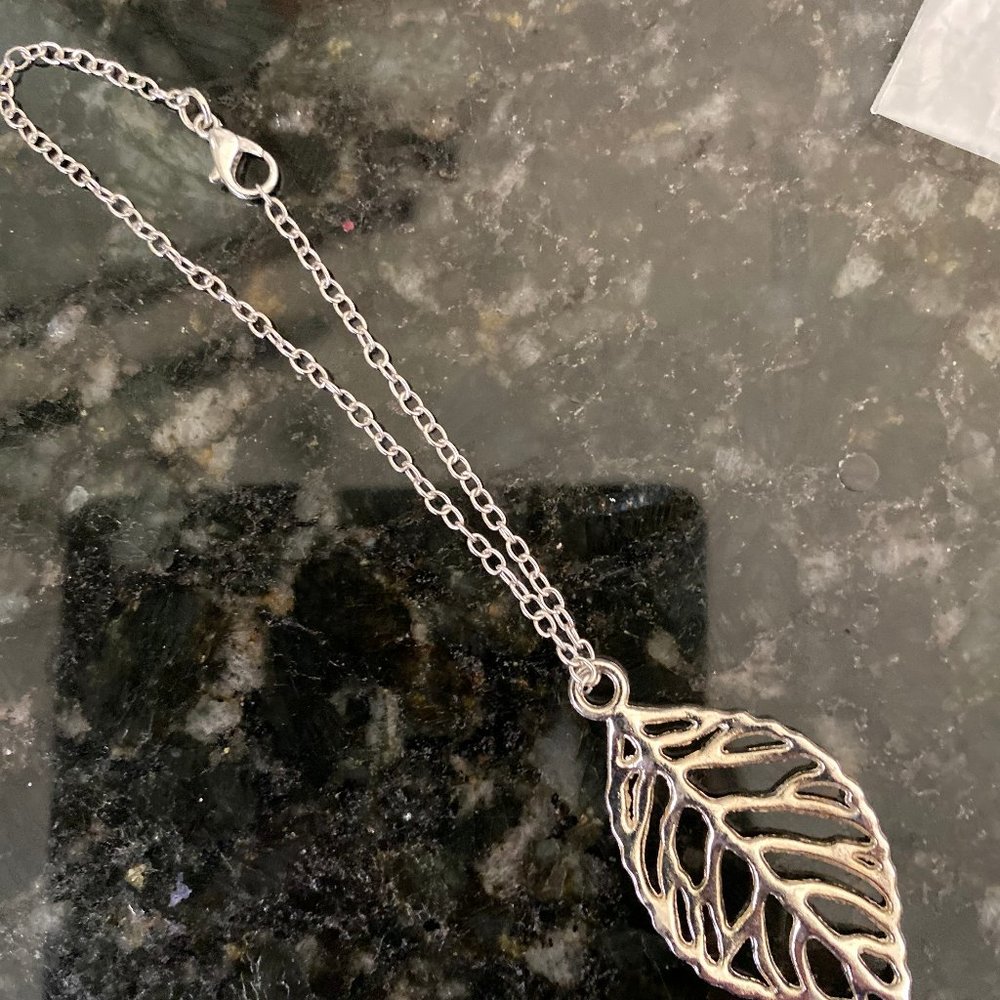 BRAND NEW SILVER LEAF CHARM ON SILVER CHAIN